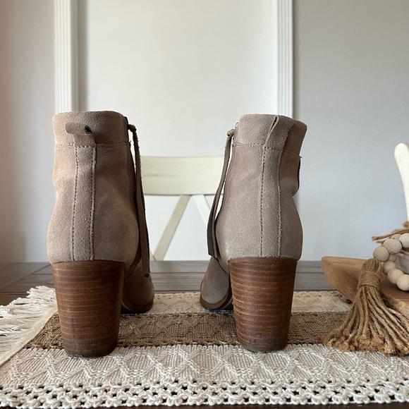 Toms Lunata Suede Block Taupe Heel booties, size W8. - Picture 4 of 12